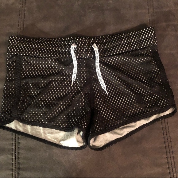 Women’s Shorts Size Small - Picture 1 of 6